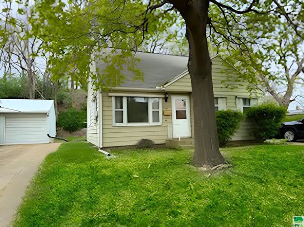 1029 27th St, Sioux City, IA 51104