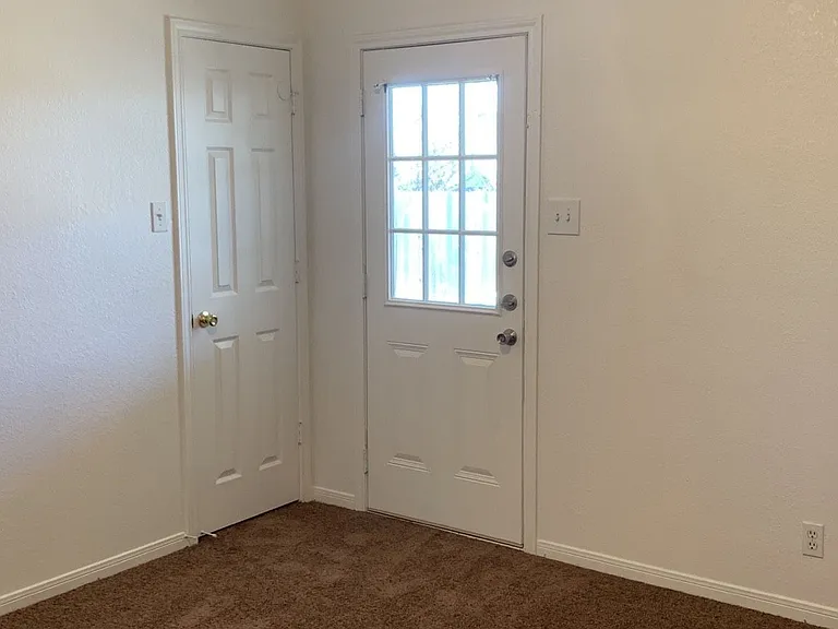 5202 Daybreak Dr — Photo 8