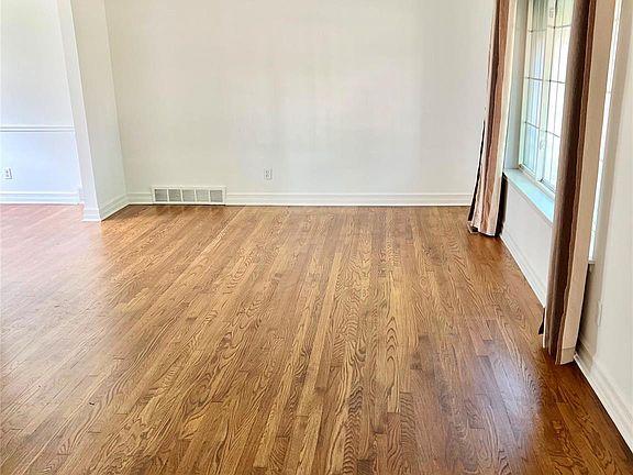 5th image of 29687 Boewe Dr