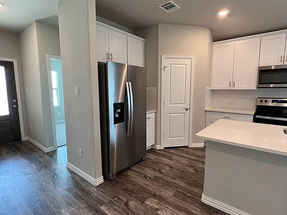 2nd image of 3242 Deckard Dr