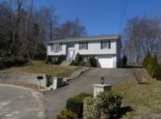 14 Village Pl, East Haven, CT 06513