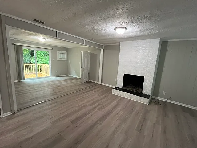 3 bed, 1055 sqft, $1,800 — Photo 4