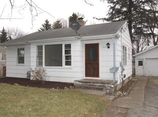 1306 Tappan St, Woodstock, IL 60098