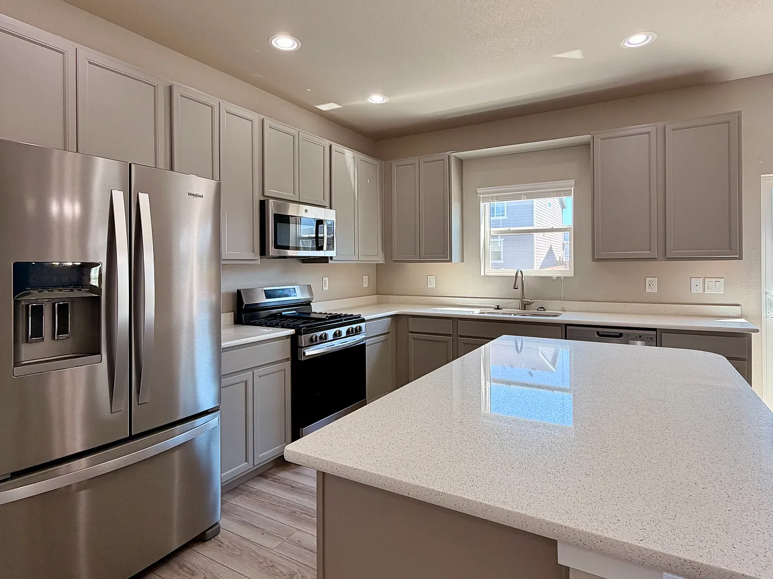 4 bed, 2480 sqft, $3,400 — Photo 4