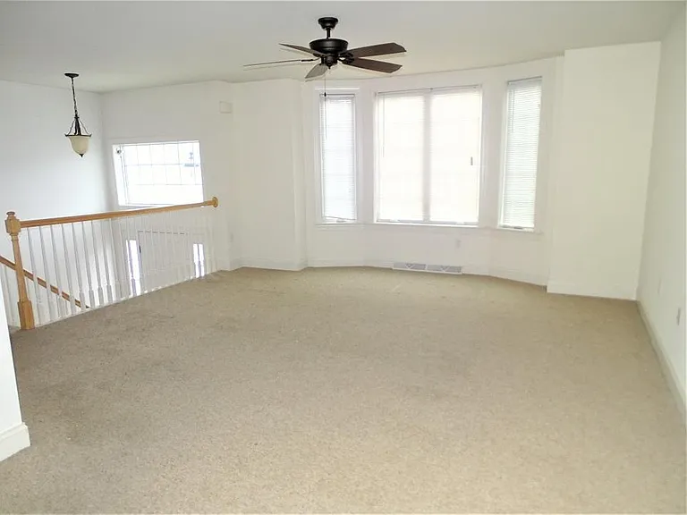 766 Oak Leaf Ln — Photo 3