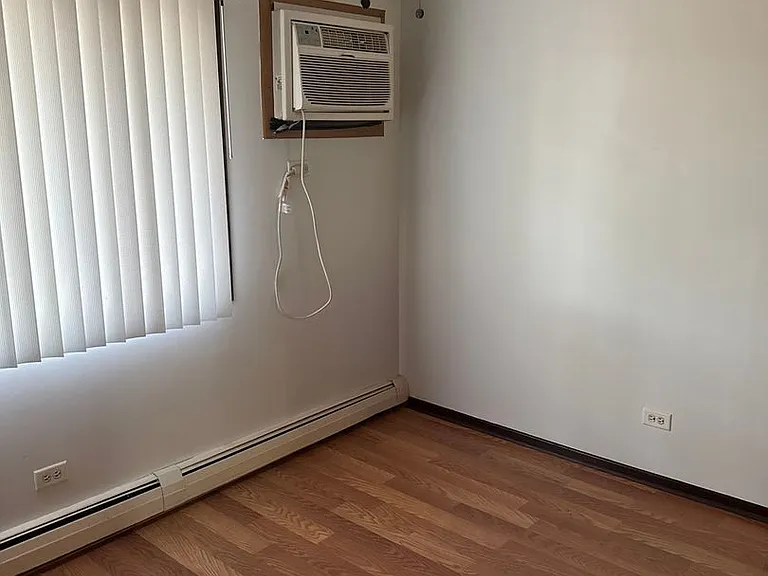 14723 Kilpatrick Ave — Photo 3