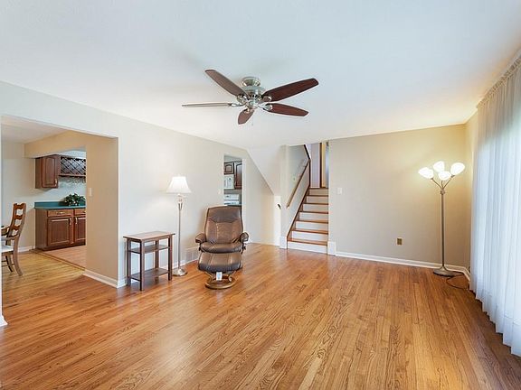 4th image of 9925 Cynthia Dr