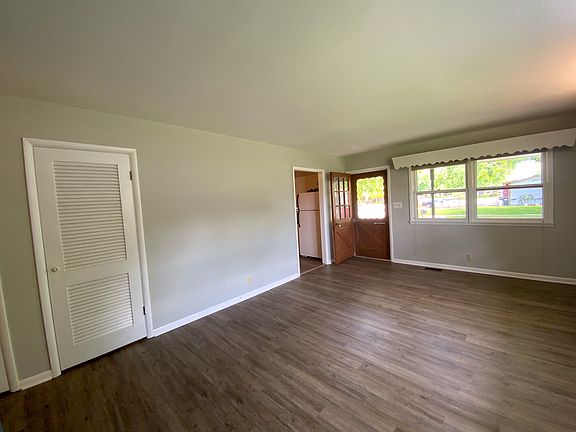 4th image of 55 Meadowlark Ln