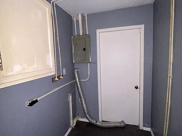 523 Saint Paul Dr — Photo 15