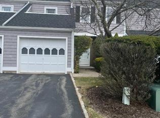 6 Hampshire Dr, Mendham, NJ 07945