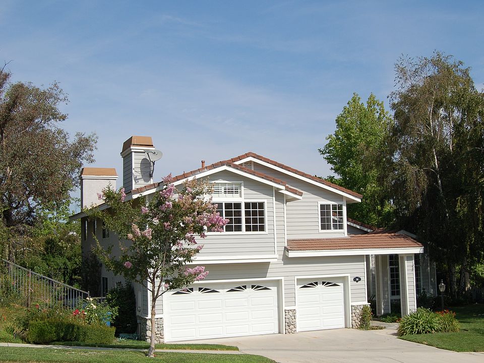 1st image of 266 Goldenwood Cir