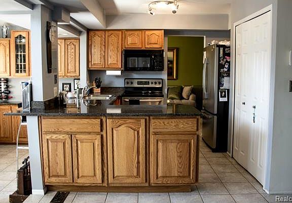 4th image of 5003 Thorncroft Ave