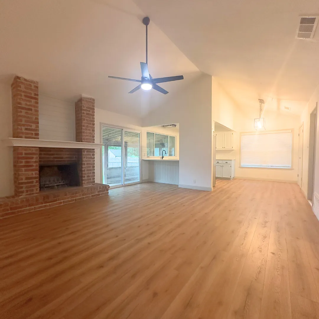 3 bed, 2.0 bath, 1335 sqft, $1,895 — Photo 3