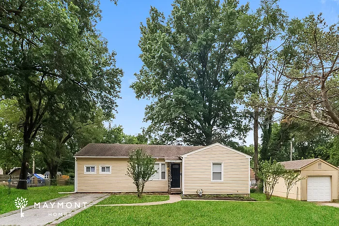 4 bed, 2.0 bath, 1392 sqft, $1,595 — Photo 1