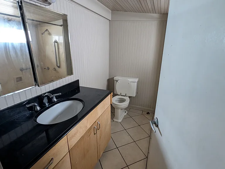 718 Congress St — Photo 7