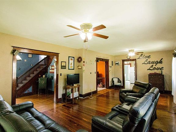 5th image of 1123 Edwardsburg Ave