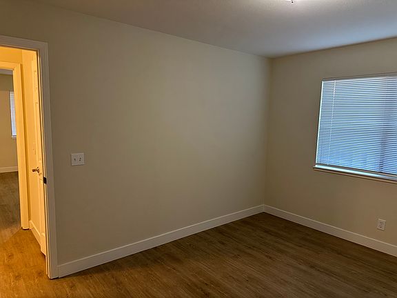 5th image of 624 Curtin Ln