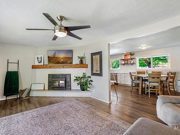 3rd image of 2159 Alta Vista Cir