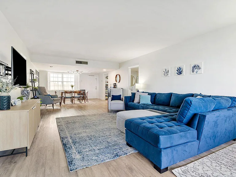 3900 Oaks Clubhouse Dr — Photo 6