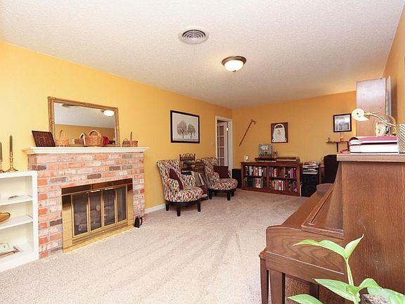 3rd image of 1410 Oldham Ln