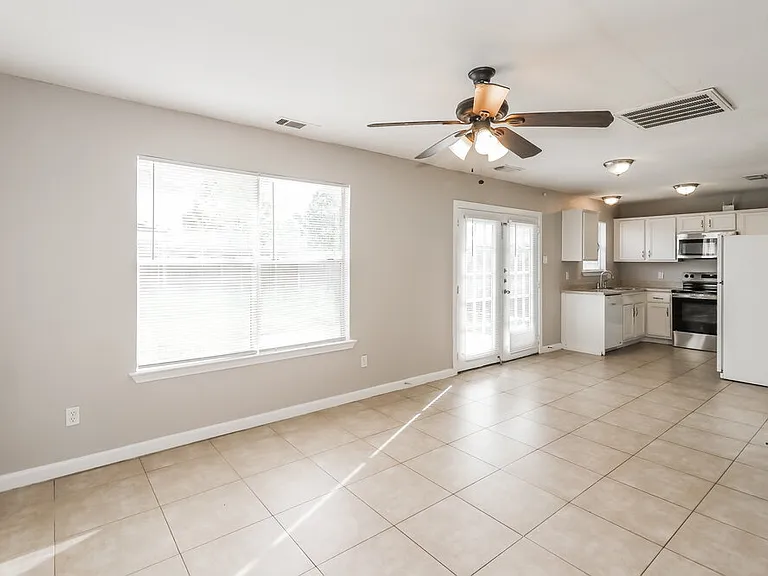 7423 Village Lake Dr — Photo 5