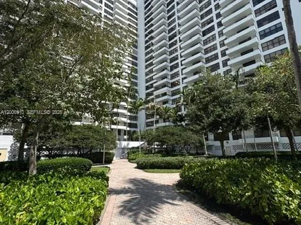 2500 Parkview Dr APT 1210, Hallandale, FL 33009