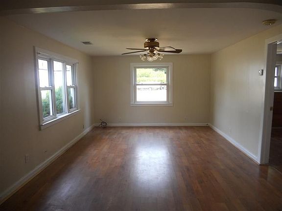 5th image of 217 Wellington St