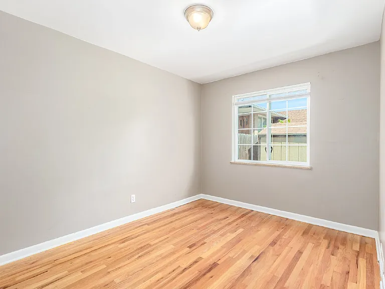 1385 S Grant St — Photo 17