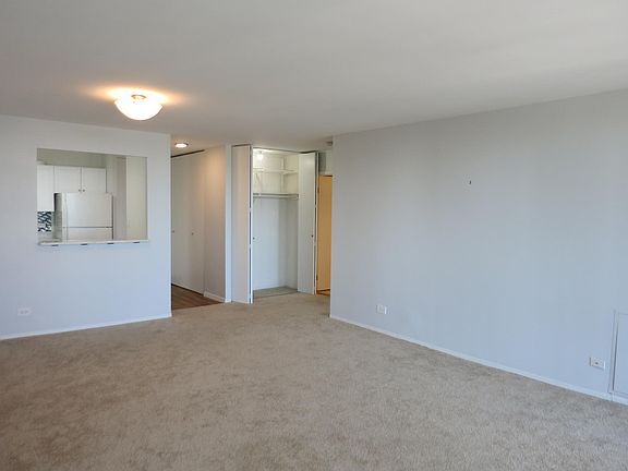 4th image of 1636 N Wells St #2400