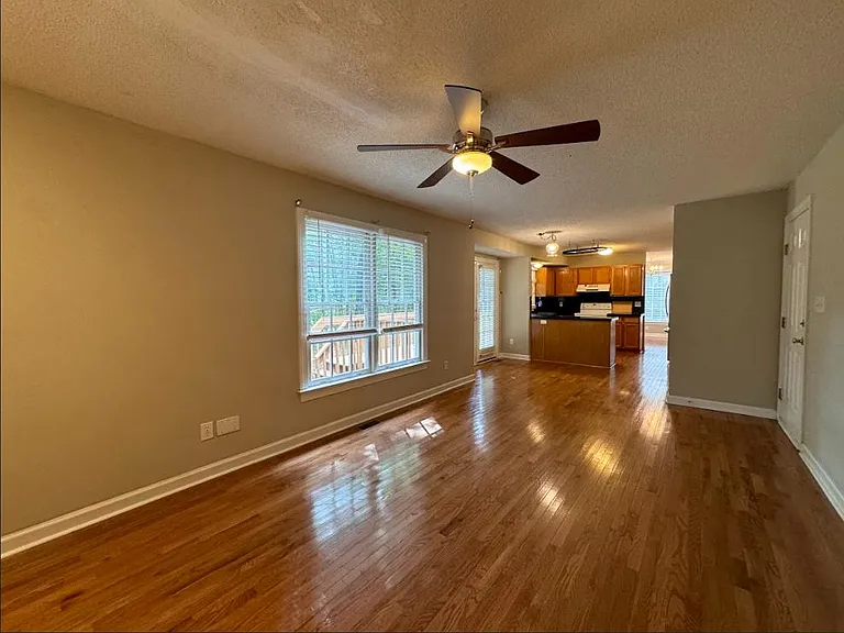 101 Queens Knoll Ct — Photo 8