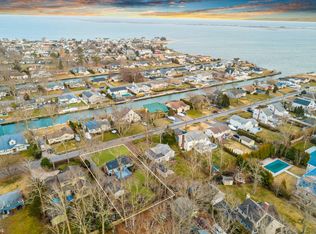 20 Barracuda Rd, East Quogue, NY 11942