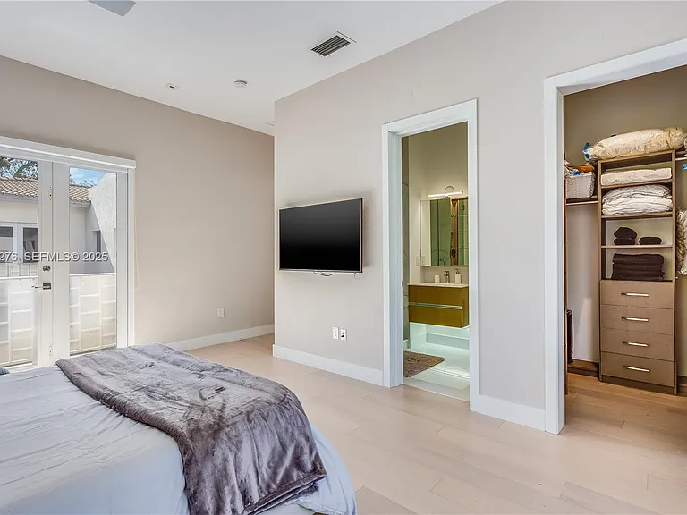 1701 Espanola Dr — Photo 11