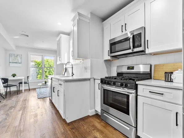 221 Paris St #1, Boston, MA 02128