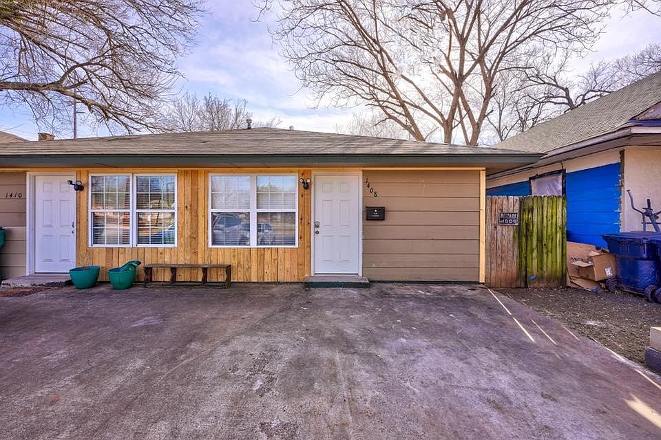 Picture of the front of the property. The unit is a part of a triplex. The outside will be stained and painted and the backyard and fence will be completed in the summer.