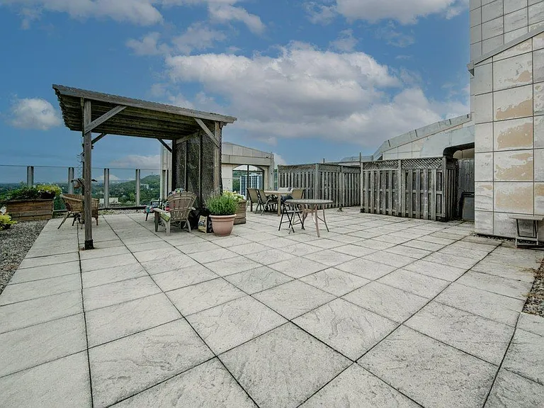155 James St S #45 — Photo 3