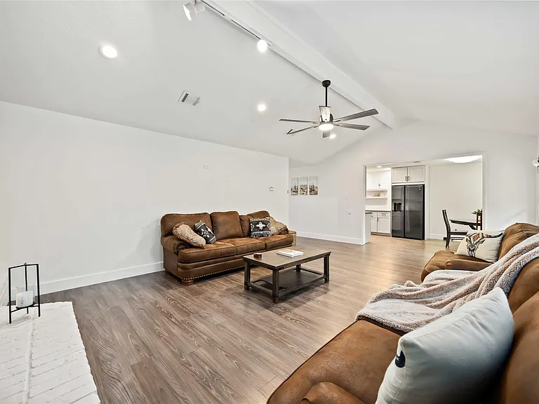 22419 Deville Dr — Photo 8