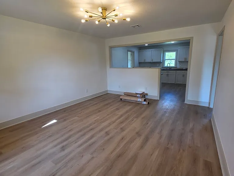 815 N Wilson Ave — Photo 5