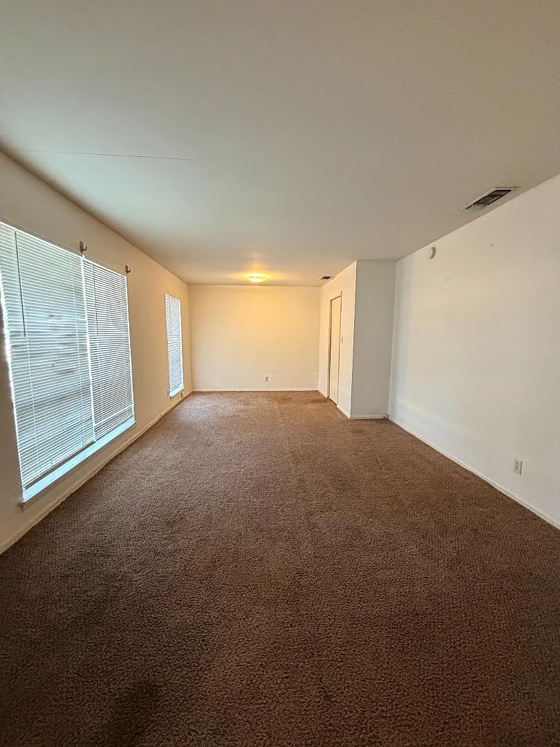 4915 Sierra Madre — Photo 3