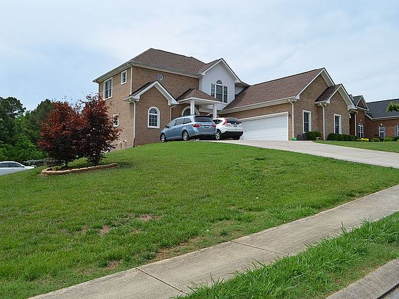 2nd image of 5639 Avenwood Cir NW