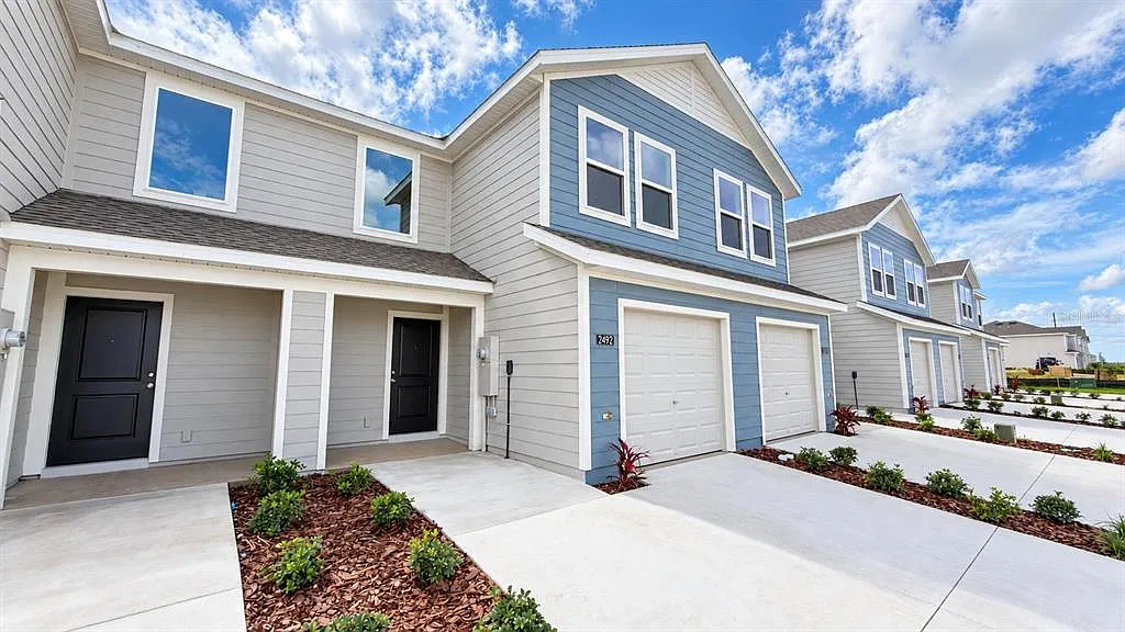 3 bed, 2.5 bath, 1386 sqft, $1,800 — Photo 2