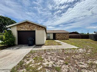 902 Pine Ridge Cir E, Brandon, FL 33511