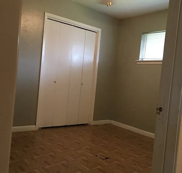 1726 Switzer St — Photo 2