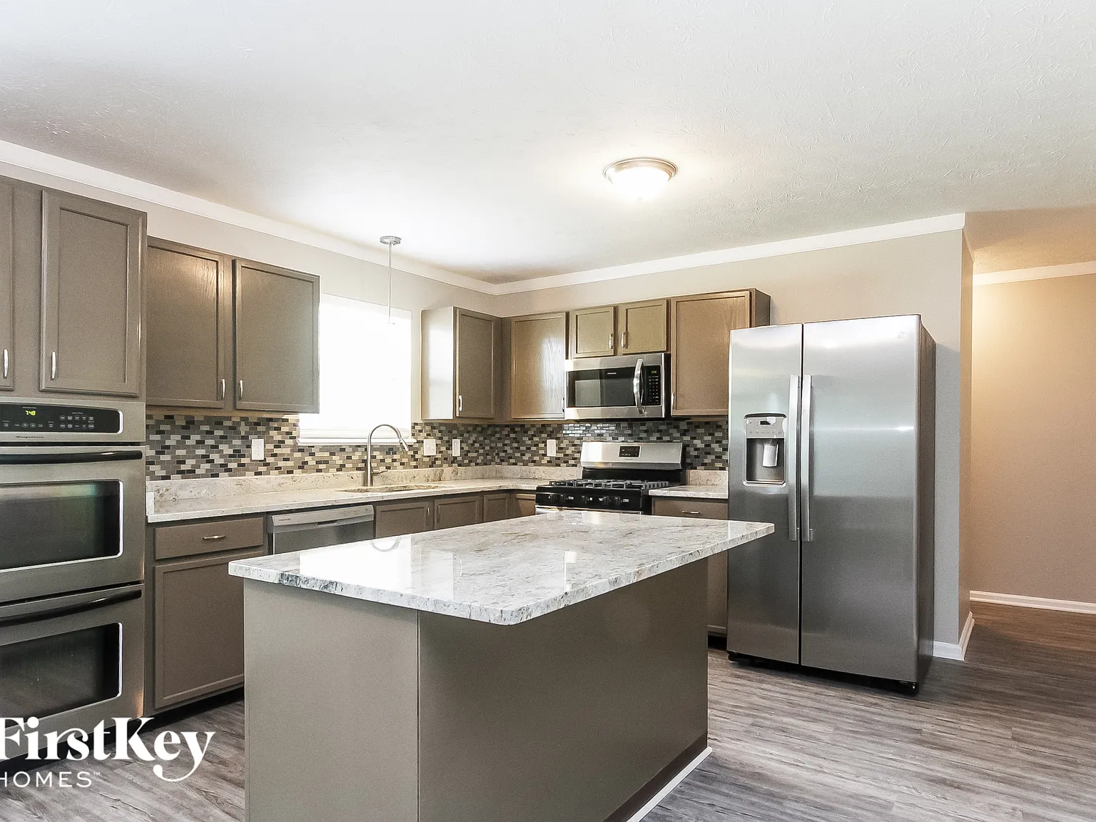 5 bed, 2.5 bath, 3058 sqft, $2,580 — Photo 4
