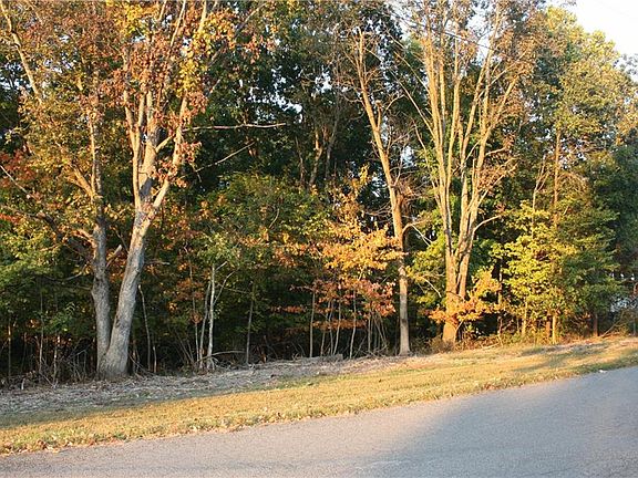 3rd image of 8 Berrydale Ln