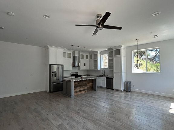 3rd image of 14539 Torrey Pines Dr