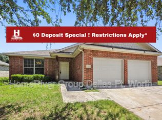 2811 Oak Crest Dr, Grand Prairie, TX 75052