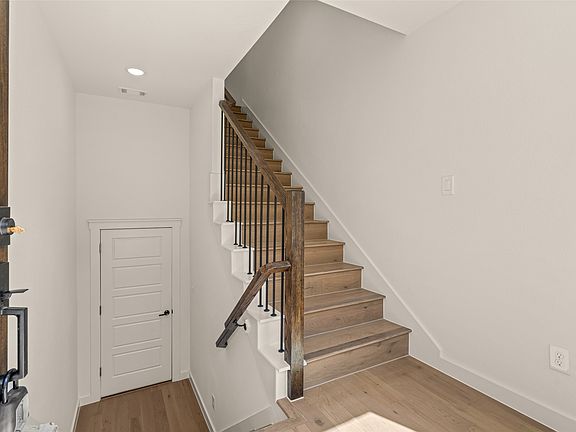 3rd image of 2737 Azalea Park Cir