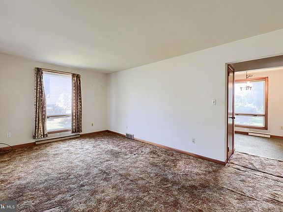 3rd image of 906 Chestnut St
