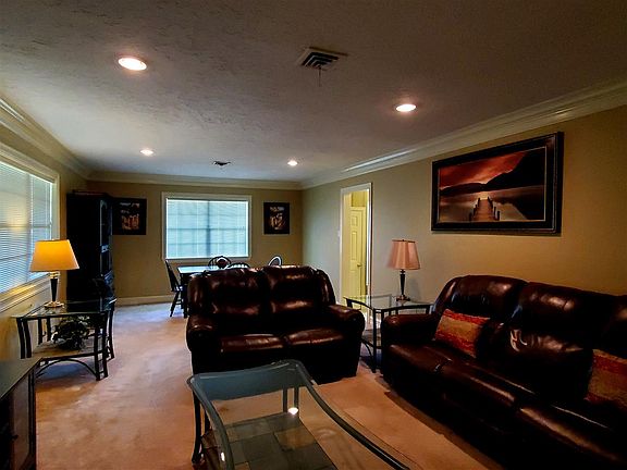 4th image of 980 Larkspur Ln