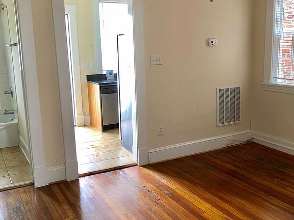 4th image of 2308 Parkwood Ave APT B